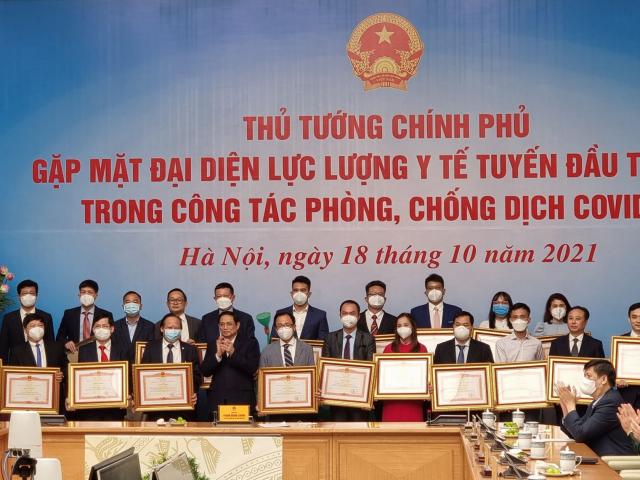 138 thầy thuốc tiêu biểu chống dịch COVID-19 được Thủ tướng tặng bằng khen