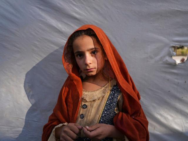 Afghanistan: Lo chết đói, bố mẹ phải làm chuyện đau lòng với con gái