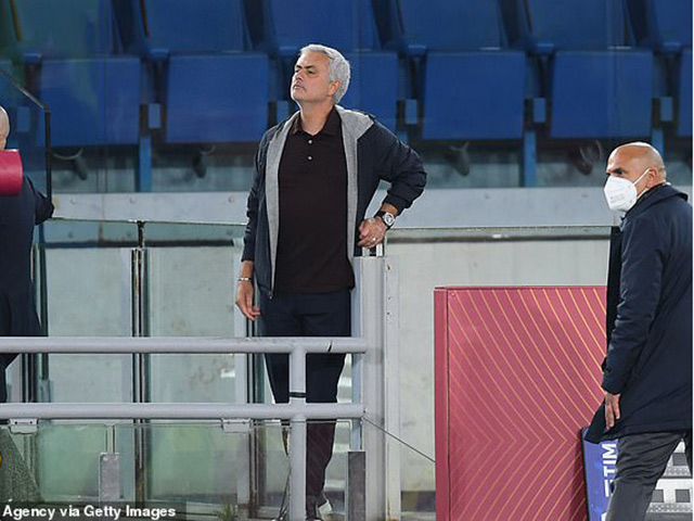 Mourinho bị tố coi thường Serie A, ăn thẻ đỏ vẫn leo rào chỉ đạo AS Roma