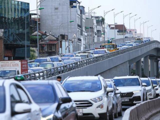 Năm 2025: Thu phí ô tô vào nội đô Hà Nội có khả thi?