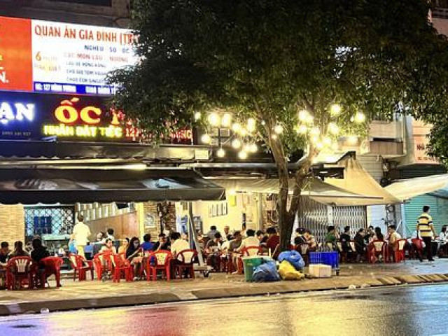 TP HCM: Nhiều quán che chắn, ”ngụy trang” để bán rượu bia cho thực khách
