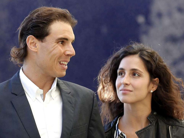 Vợ đẹp sợ xem Nadal thi đấu, Djokovic hành động lạ với Medvedev (Tennis 24/7)