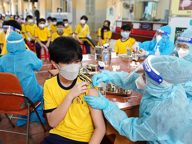 Sau 5 ngày, hơn 445.000 trẻ tại TP.HCM đã được tiêm vắc xin phòng COVID-19