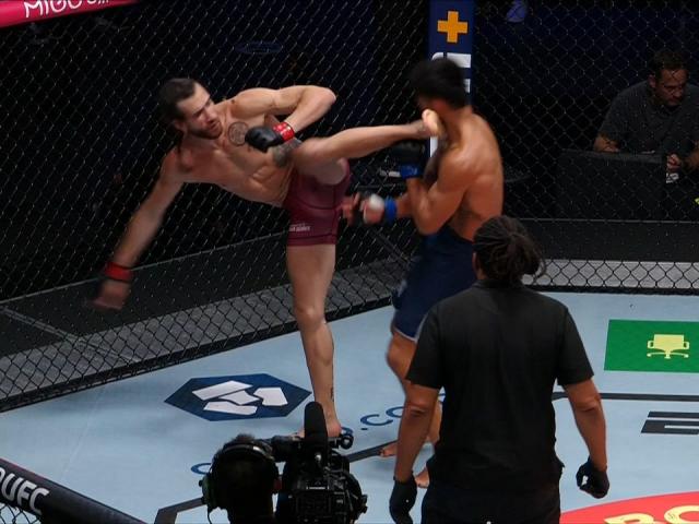”Vô ảnh cước” Lý Tiểu Long xuất hiện tại MMA, xoay 180 độ đá bay người