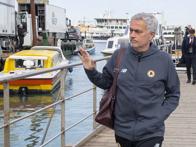 Mourinho khởi đầu tệ hơn người tiền nhiệm ở AS Roma, gây sự với sếp lớn