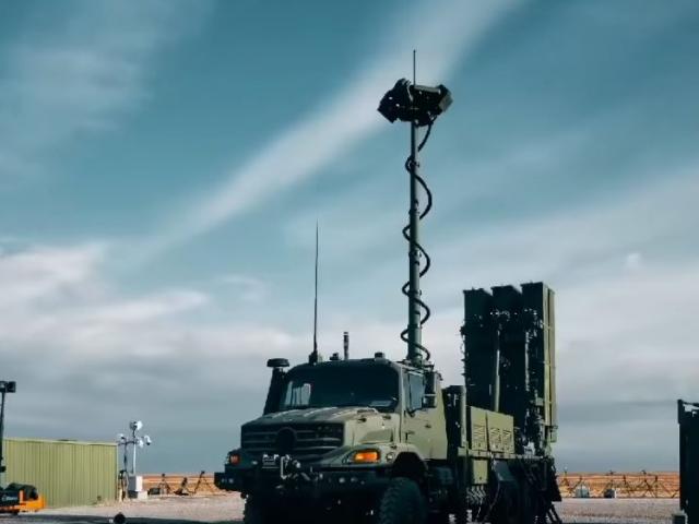 Hệ thống tên lửa phòng không có sức mạnh ngang ”rồng lửa” S400 của Nga