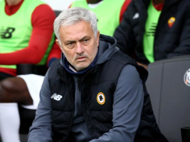 Mourinho mắng phóng viên không chút nể nang, bị báo chí Italia tẩy chay