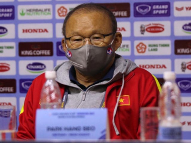 Họp báo Việt Nam đấu Nhật Bản: HLV Park muốn ghi bàn và kiếm điểm