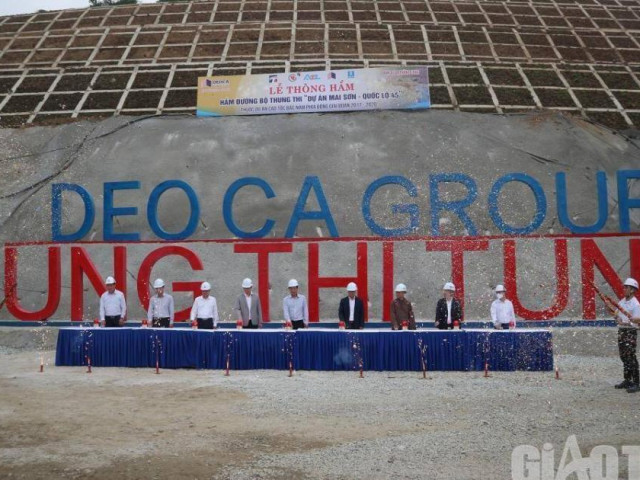Video: Cận cảnh thông hầm Thung Thi trên cao tốc Bắc - Nam