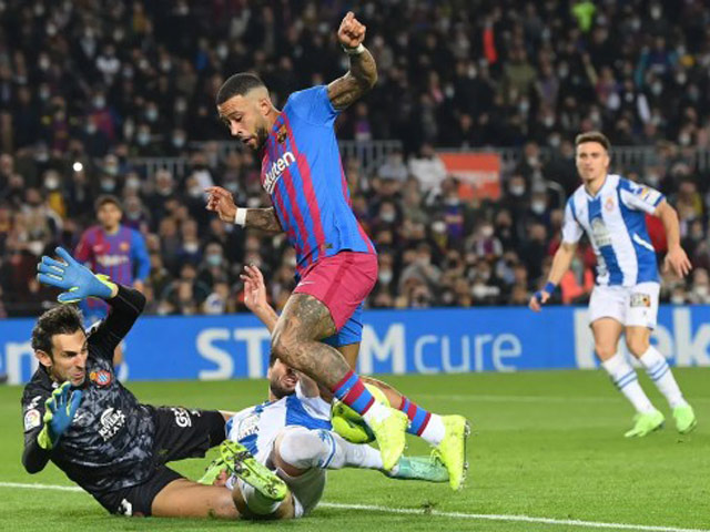 Video bóng đá Barcelona - Espanyol: Depay tặng quà Xavi, hú vía cuối trận (Vòng 14 La Liga)