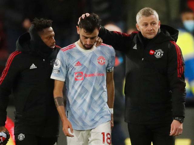 Fernandes cãi CĐV MU để bảo vệ Solskjaer, De Gea nói gì sau trận thua sốc?