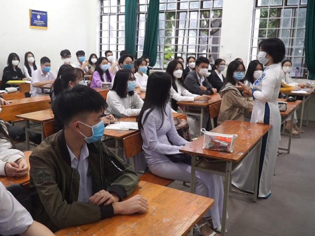 Video: Hôm nay, hơn 10.000 học sinh lớp 12 ở Đà Nẵng đi học trở lại