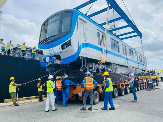 4 đoàn tàu metro số 1 sắp về tới TP.HCM