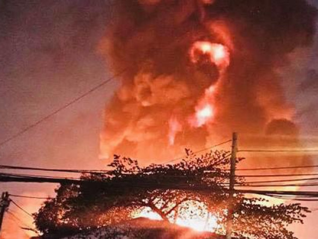 TP HCM: Cháy lớn tại một nhà xưởng giữa đêm