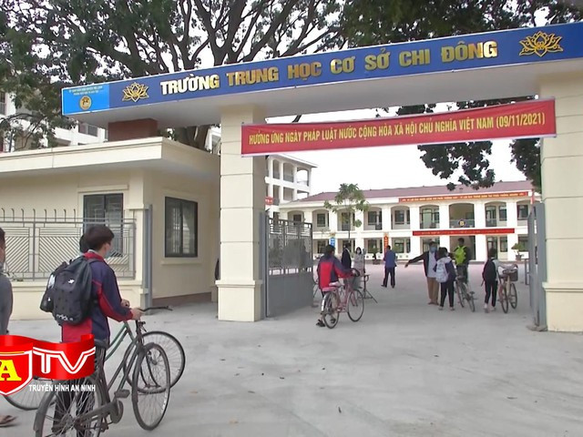 Học sinh lớp 9 ngoại thành Hà Nội vui mừng phấn khởi trở lại trường