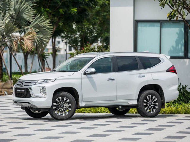 Giá xe Mitsubishi Pajero Sport tháng 11/2021, hỗ trợ 50% lệ phí trước bạ