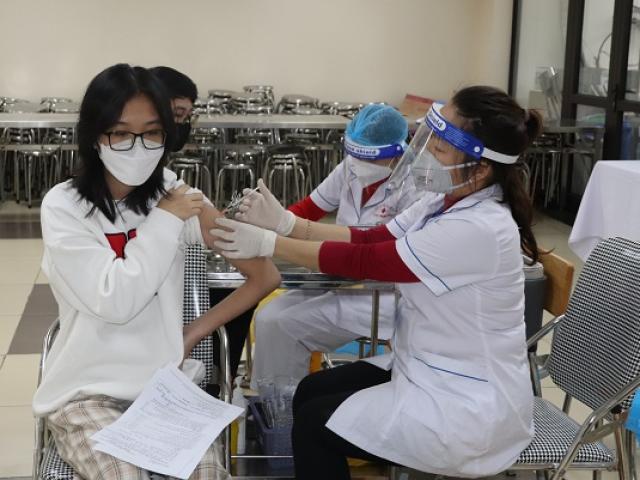 Hà Nội phân bổ hơn 137.000 liều vắc-xin COVID-19 để tiêm cho học sinh lớp 9