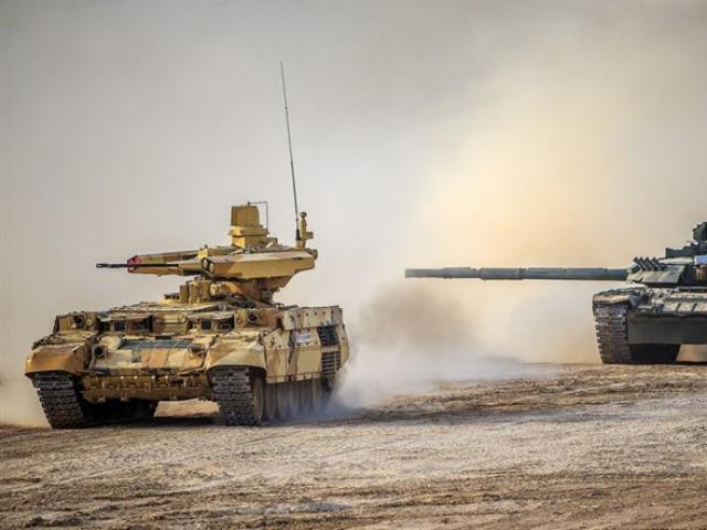VIDEO: Sức mạnh của cỗ máy ”kẻ hủy diệt 2” hỗ trợ xe tăng trên chiến trường