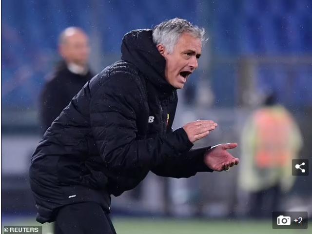Mourinho nổi điên với trọng tài, dễ bị cấm chỉ đạo trận AS Roma – Inter Milan