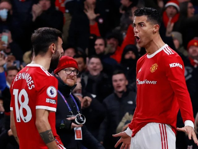 Ronaldo rực rỡ cú đúp giúp MU hạ Arsenal, vượt mốc 800 bàn trong sự nghiệp