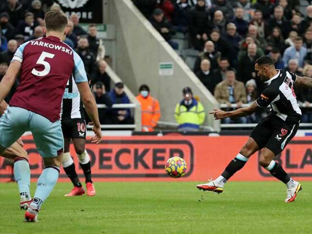 Video bóng đá Newcastle - Burnley: Tận dụng sai lầm, chiến thắng đầu tiên (Vòng 15 Ngoại hạng Anh)