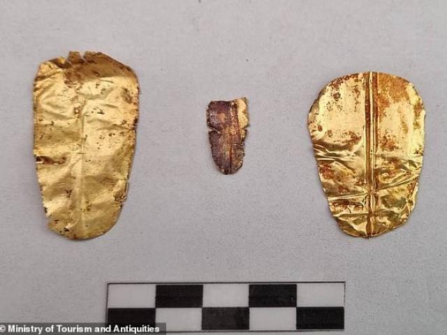 Ai Cập: Đào được xác ướp nam nữ 2.500 năm tuổi, phát hiện thứ khiến kẻ trộm mộ khiếp sợ