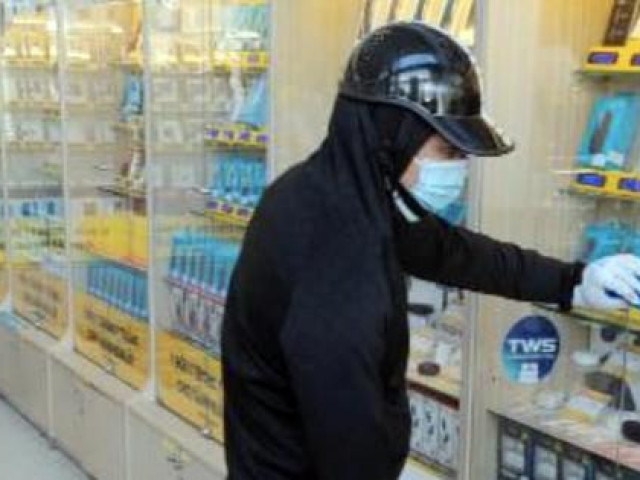 Bảo vệ siêu thị kể lại giây phút bị tên cướp kề dao vào cổ dọa giết