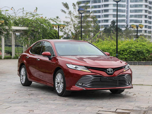 Giá xe Toyota Camry lăn bánh tháng 12/2021