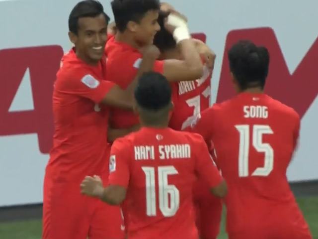 Video bóng đá Singapore - Timor Leste: Chiến thắng dễ dàng, đua đầu bảng với Thái Lan (AFF Cup)