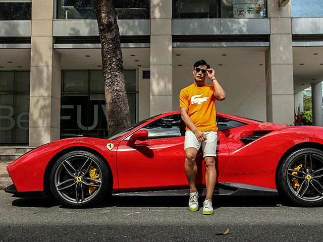 Bùi Tiến Dũng đọ dáng cùng siêu xe Ferrari 488 biển số ngũ quý