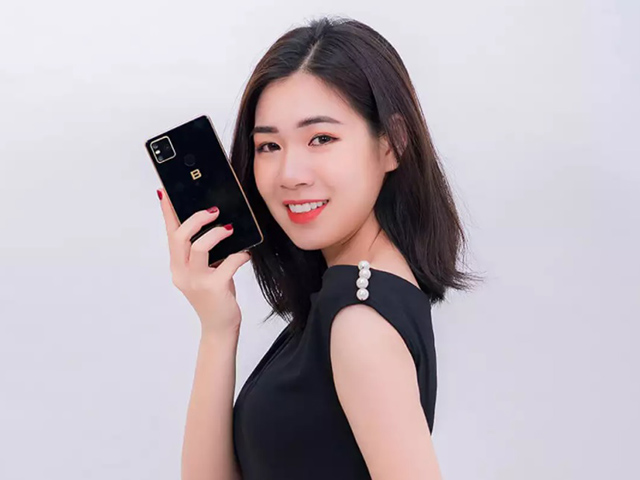 NÓNG: BKAV sắp tung bộ 3 Bphone giá ”ngon”, chụp ảnh “chất”