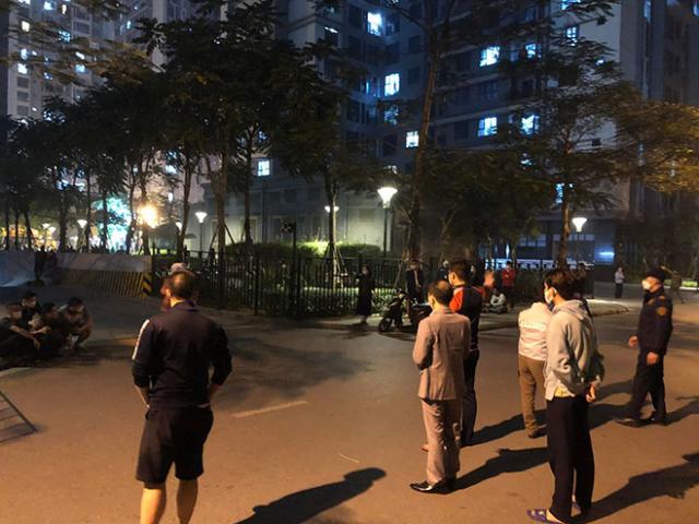 Hà Nội: Sau tiếng động mạnh, phát hiện bé trai tử vong dưới sân chung cư