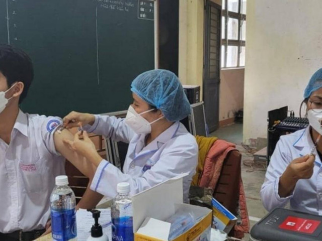 Hé lộ lý do nam sinh Quảng Nam tiêm 2 mũi vắc xin liên tiếp trong 10 phút