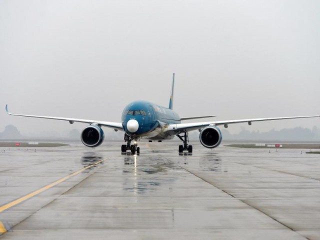 Hàng loạt chuyến bay bị hủy do bão số 9
