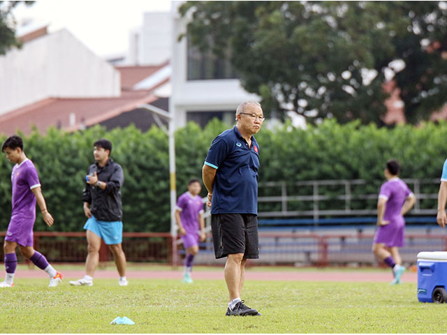 ĐT Việt Nam “luyện công” đấu Campuchia, thầy Park cử trợ lý do thám Thái Lan