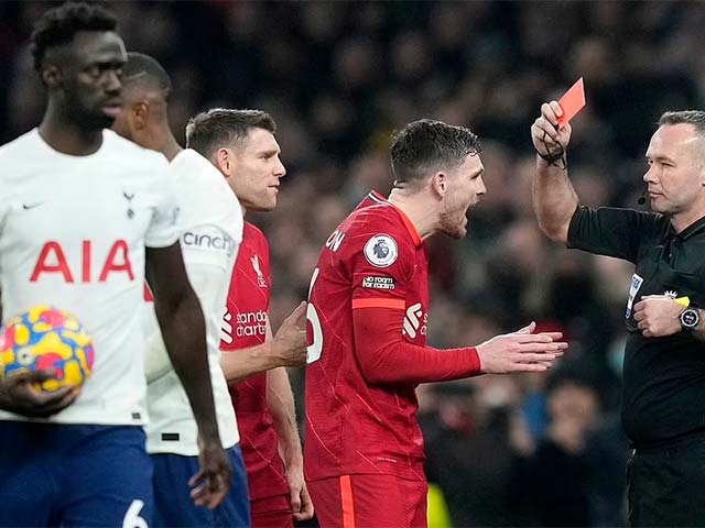 Liverpool mất người vì thẻ đỏ, dư luận phẫn nộ Kane thoát dù chuồi bóng nguy hiểm