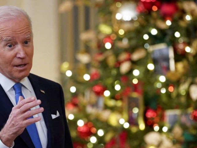 Covid-19: Tổng thống Biden bất ngờ khen ông Donald Trump