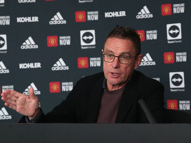 Họp báo MU đấu Newcastle: ”Bố già” Rangnick báo tin vui, đòi thay 5 người/trận