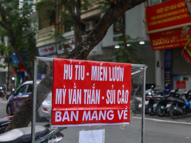Thêm 4 quận “nguy cơ cao” ở Hà Nội dừng bán hàng ăn uống tại chỗ