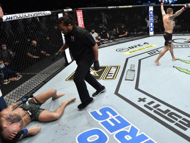 Cú knock-out MMA đỉnh nhất 2021: McGregor gãy chân, đấm ”đổ cây” sấm sét