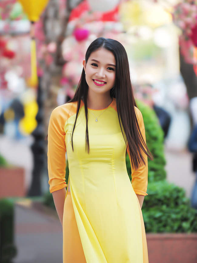 Nhưng cô đều từ chối để hoàn thành tốt việc học của mình