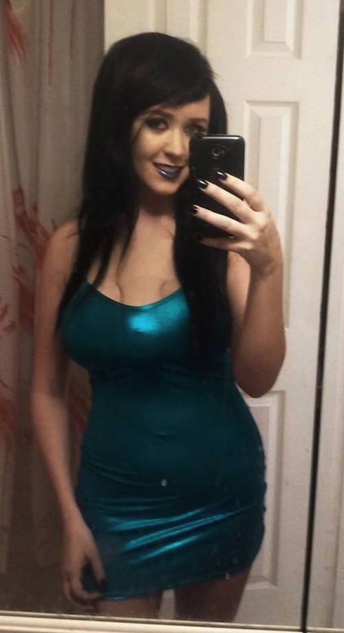 Cô Jasmine Tridevil, 21 tuổi ở Florida đã khiến nhiều người choáng khi phẫu thuật thẩm mỹ, cấy ghép mô ngực để có 3 bầu ngực.&nbsp;