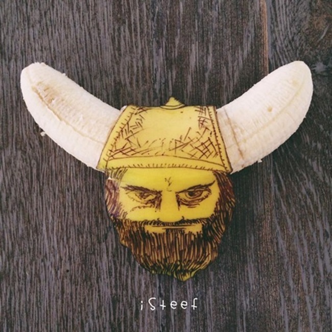 Người Viking với sừng và tóc dài.&nbsp;
