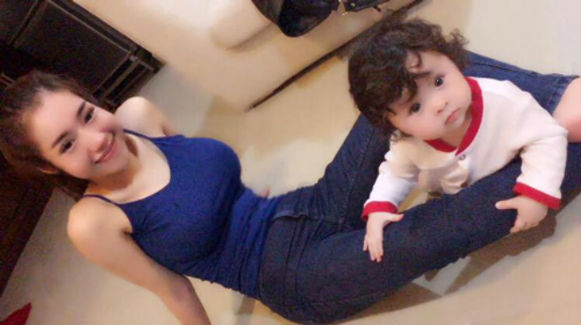 Ngay sau khi tiết lộ, Elly Trần và cô con gái nhỏ đã nhanh chóng nhận được sự yêu mến và ngưỡng mộ&nbsp;của nhiều khán giả.&nbsp;