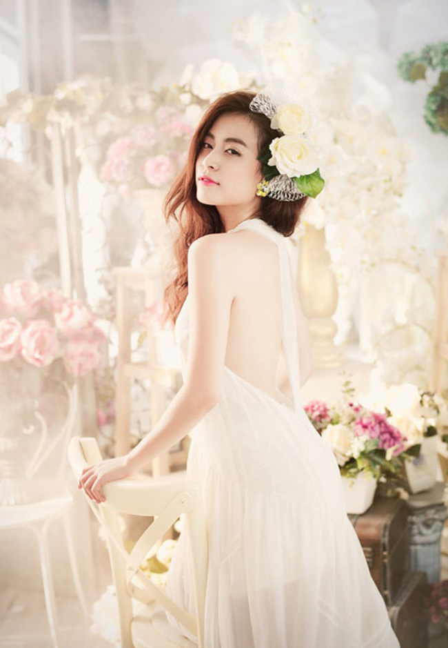 Vẻ đẹp ngọt ngào của Hoàng Thùy Linh trong chiếc váy voan