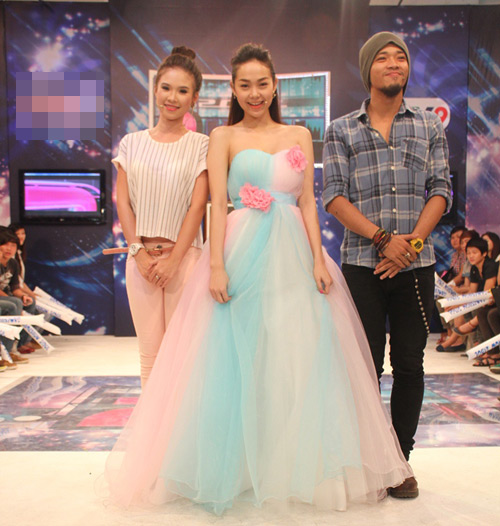 Minh Hằng "quậy tung" phim trường 2Idol - 5