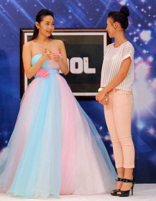 Minh Hằng "quậy tung" phim trường 2Idol - 13