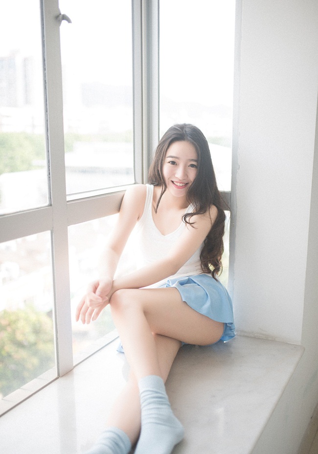 Mới đây Trương Nhã Nhất đã đăng tải bộ ảnh xinh đẹp tinh khiết nhưng không kém phần gợi cảm của mình.&nbsp;