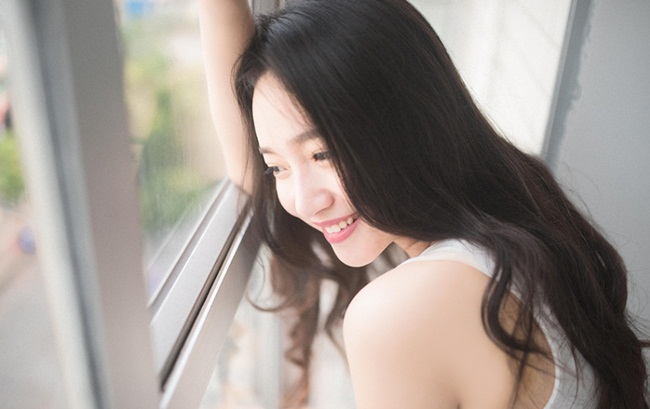Nhiều người so sánh cô với &#34;nữ thần dịu dàng&#34; Dương Băng Dương, một 8x cực kỳ nổi tiếng của xứ Trung, là nghệ sĩ, MC, nhà văn tài năng,&nbsp;sở hữu gần 3 triệu người hâm mộ trên trang weibo cá nhân.&nbsp;