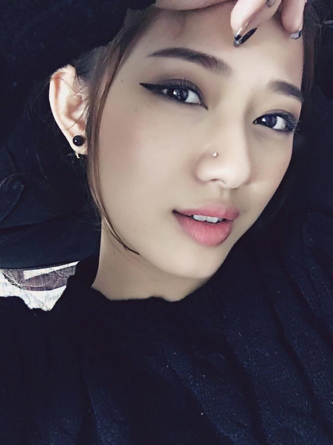 Chân sút Việt Kiều từng&nbsp;để trạng thái &#34;đã kết hôn&#34; trên Facebook với Trang Cherry.